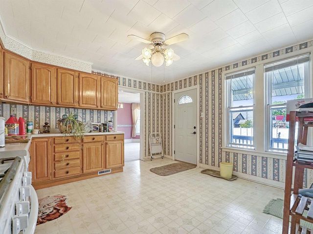 1216 10TH STREET, Marinette, WI 54143