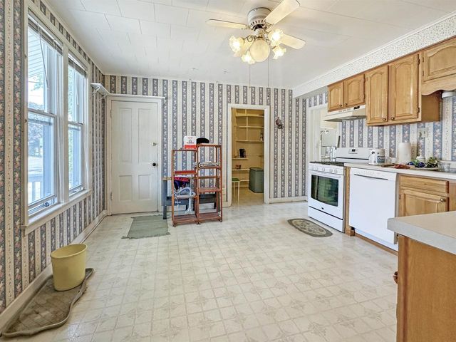 1216 10TH STREET, Marinette, WI 54143