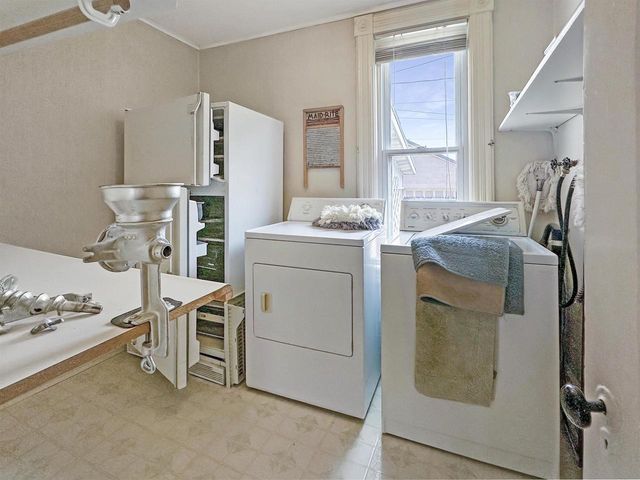 1216 10TH STREET, Marinette, WI 54143