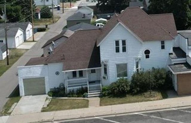 1216 10TH STREET, Marinette, WI 54143