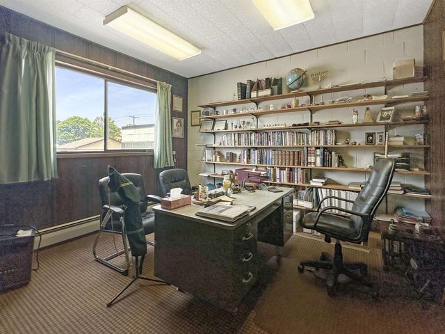 1216 10TH STREET, Marinette, WI 54143