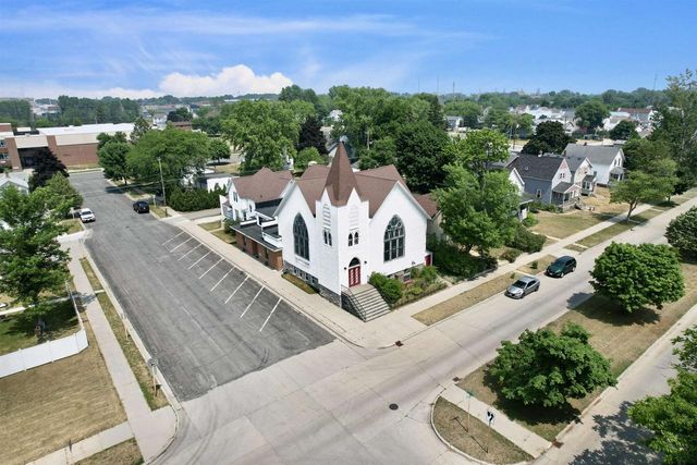 1216 10TH STREET, Marinette, WI 54143