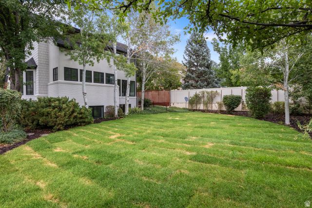 6183 S HAVEN MOOR CIR, Murray, UT 84121