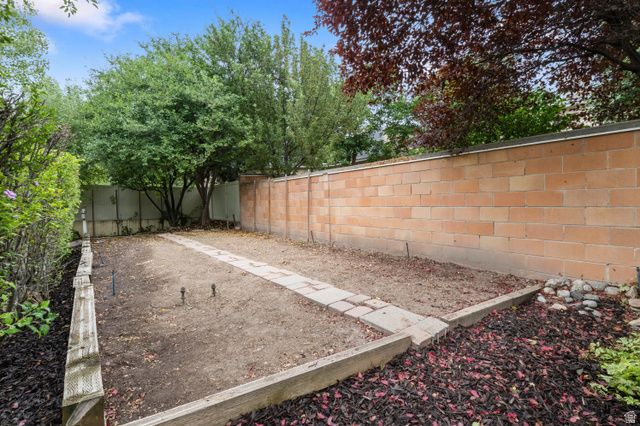 6183 S HAVEN MOOR CIR, Murray, UT 84121