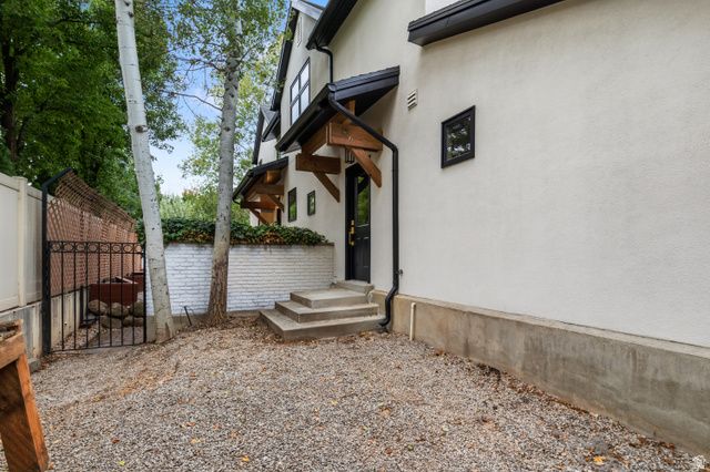 6183 S HAVEN MOOR CIR, Murray, UT 84121