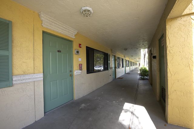 1509 Meadows Circle W, Boynton Beach, FL 33436