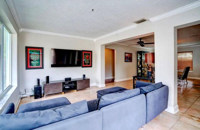 2725 SE 2nd Court, Pompano Beach, FL 33062