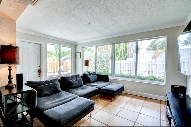 2725 SE 2nd Court, Pompano Beach, FL 33062