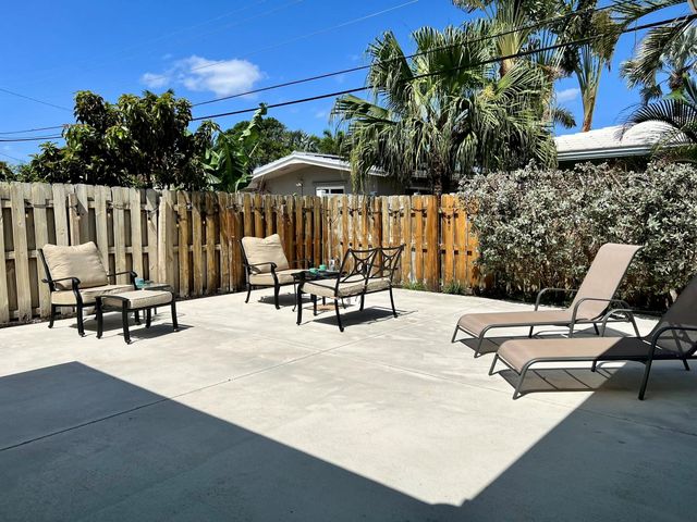 2725 SE 2nd Court, Pompano Beach, FL 33062