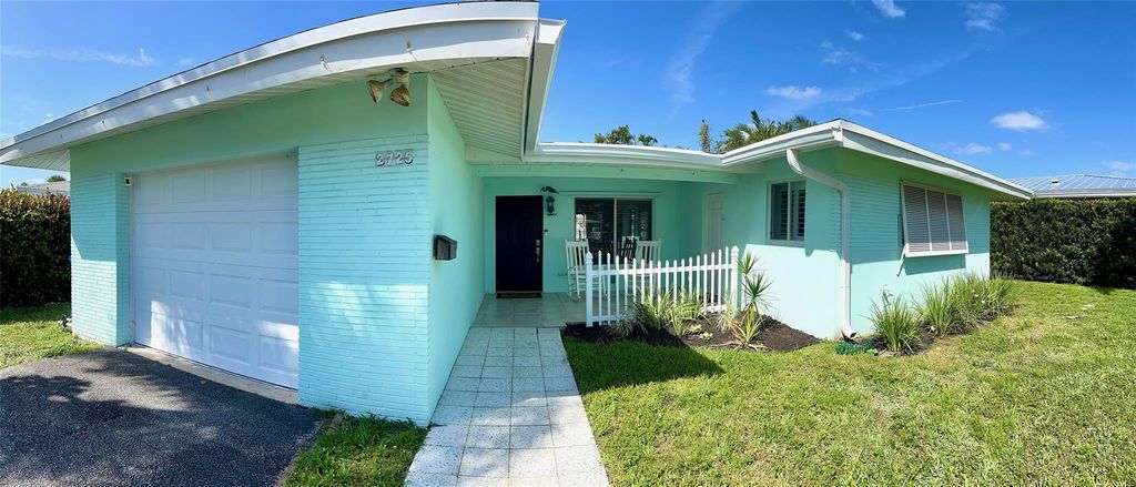 2725 SE 2nd Court, Pompano Beach, FL 33062