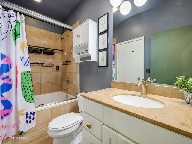 1502 W OHIO Street 1F, Chicago, IL 60622