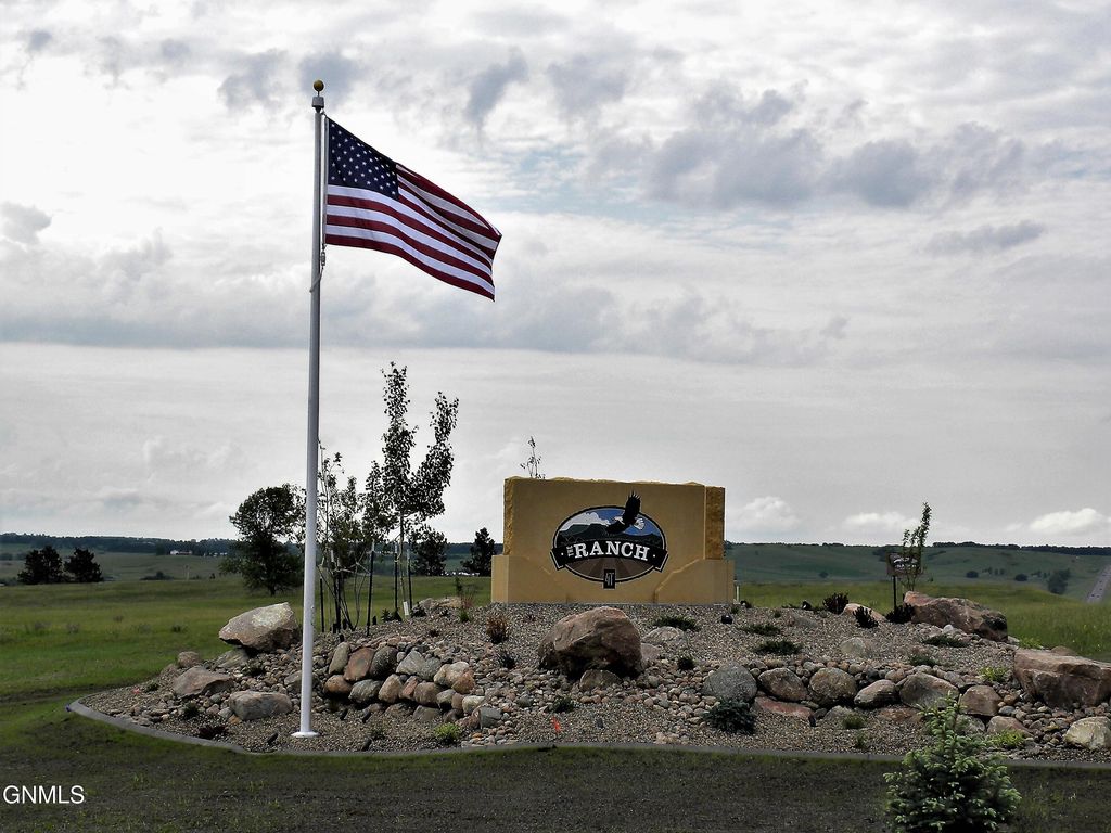 14140 Paniolo Way, Bismarck, ND 58503