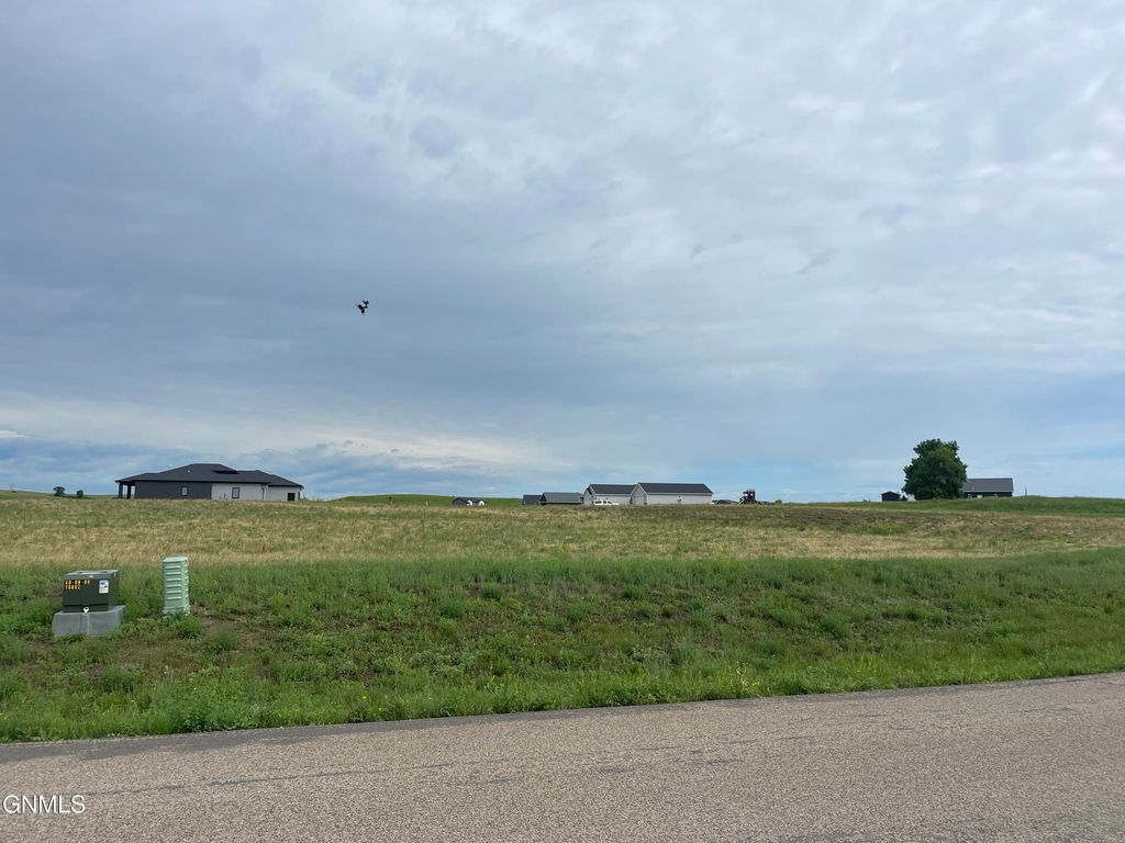 14140 Paniolo Way, Bismarck, ND 58503 photo 2