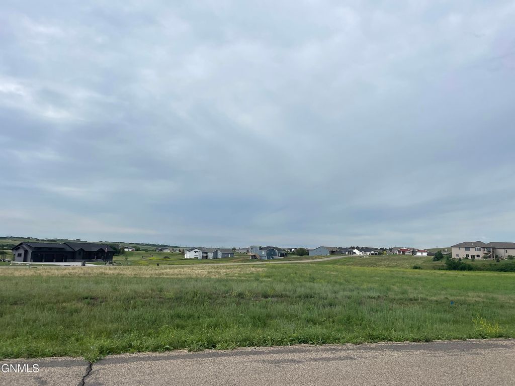 14140 Paniolo Way, Bismarck, ND 58503 photo 3