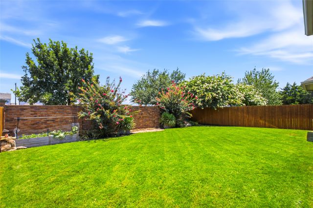 1004 Edgefield Lane, Forney, TX 75126