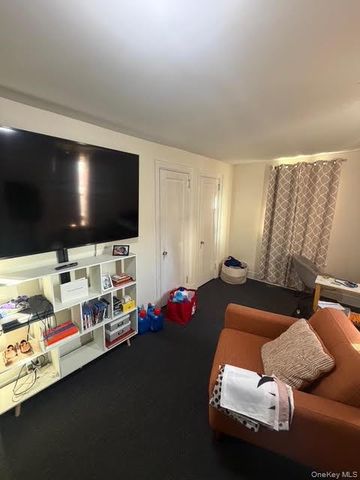 686 E 239th Street, Bronx, NY 10470