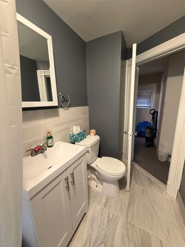 686 E 239th Street, Bronx, NY 10470