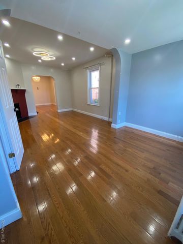 686 E 239th Street, Bronx, NY 10470