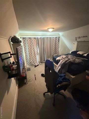 686 E 239th Street, Bronx, NY 10470