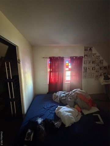 686 E 239th Street, Bronx, NY 10470