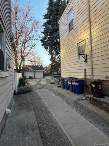 686 E 239th Street, Bronx, NY 10470