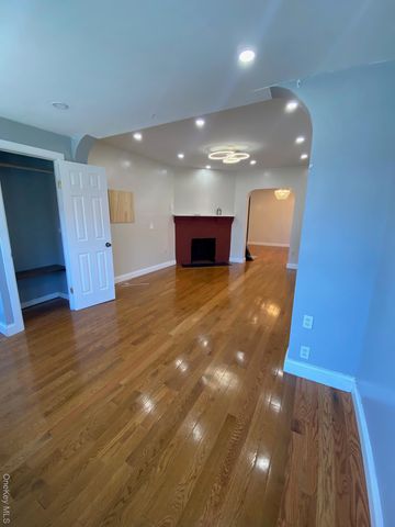 686 E 239th Street, Bronx, NY 10470