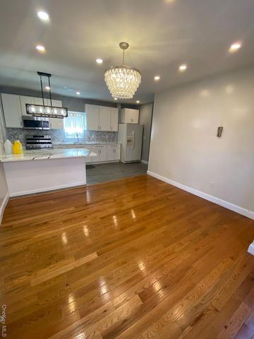 686 E 239th Street, Bronx, NY 10470