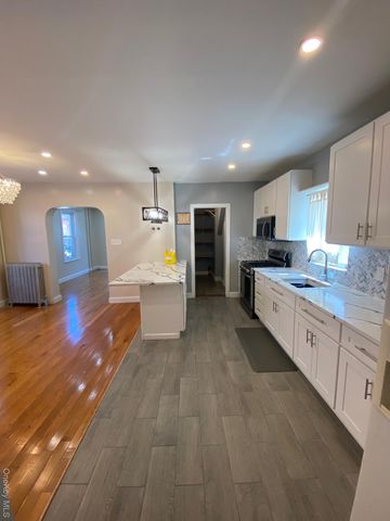 686 E 239th Street, Bronx, NY 10470