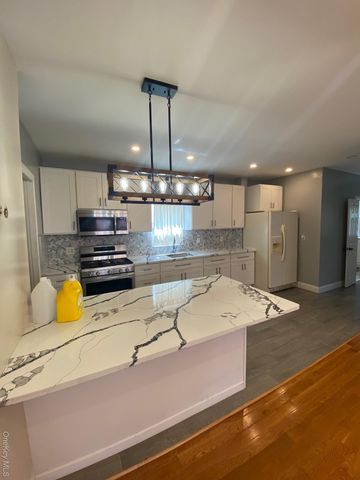 686 E 239th Street, Bronx, NY 10470