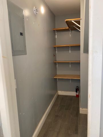 686 E 239th Street, Bronx, NY 10470