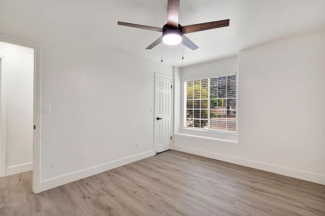 2323 N Milburn Avenue, Fresno, CA 93722