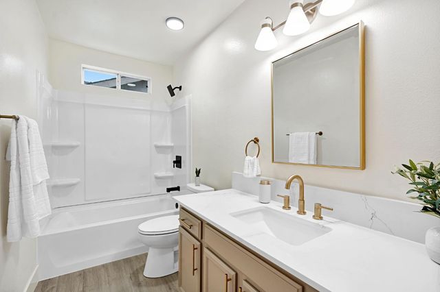 2323 N Milburn Avenue, Fresno, CA 93722
