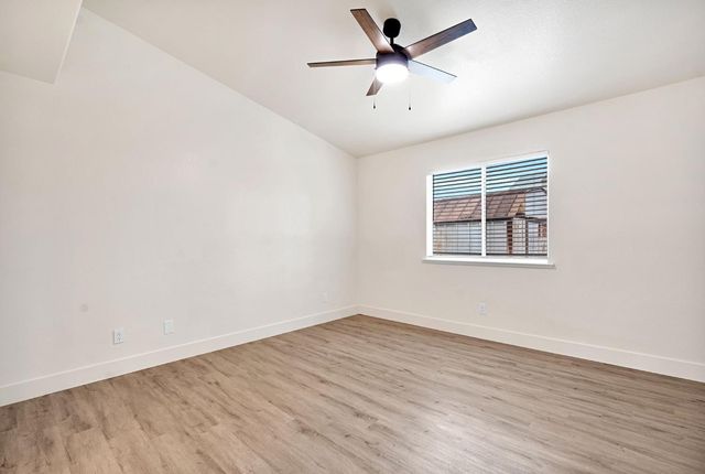2323 N Milburn Avenue, Fresno, CA 93722