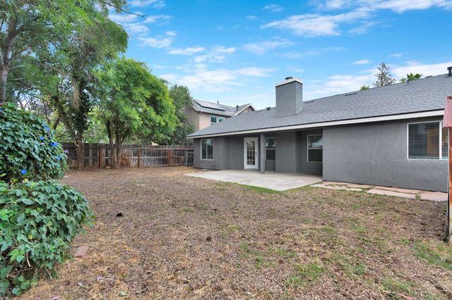 2323 N Milburn Avenue, Fresno, CA 93722