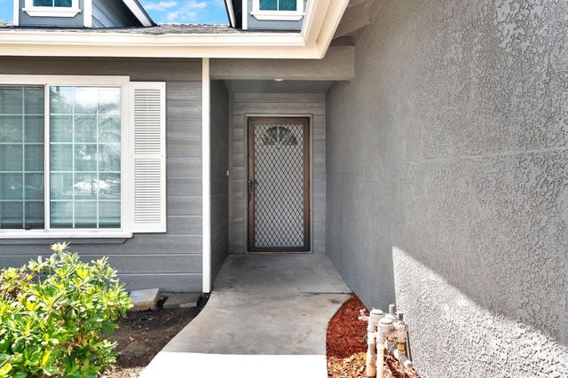 2323 N Milburn Avenue, Fresno, CA 93722