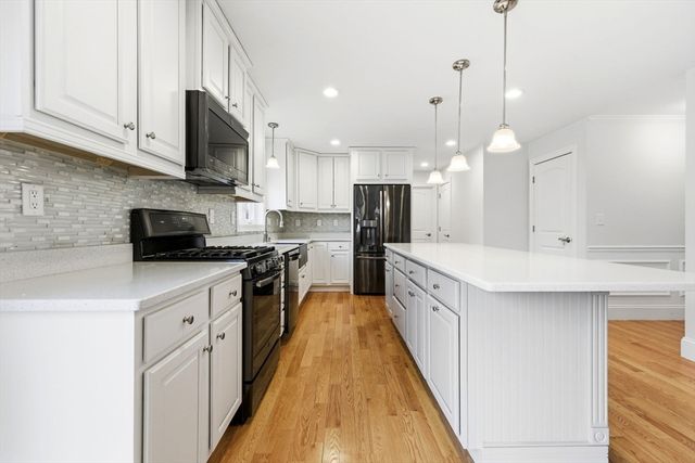 21 Fieldstone Ln, Billerica, MA 01862