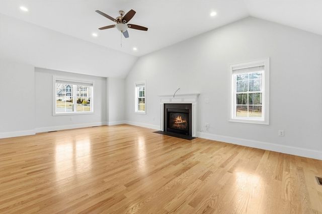 21 Fieldstone Ln, Billerica, MA 01862