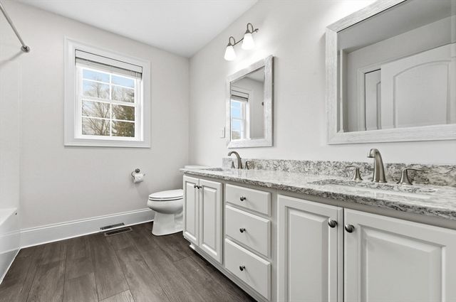 21 Fieldstone Ln, Billerica, MA 01862