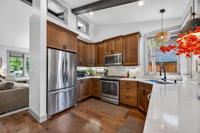 1517 NW Mt Washington Drive, Bend, OR 97703