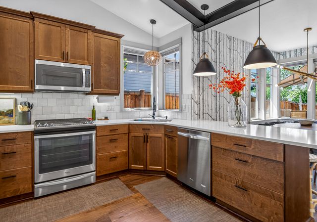 1517 NW Mt Washington Drive, Bend, OR 97703
