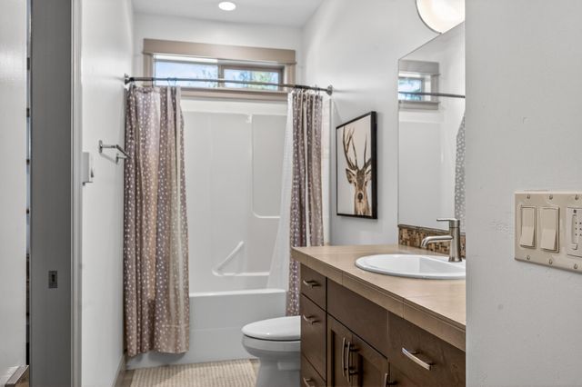 1517 NW Mt Washington Drive, Bend, OR 97703