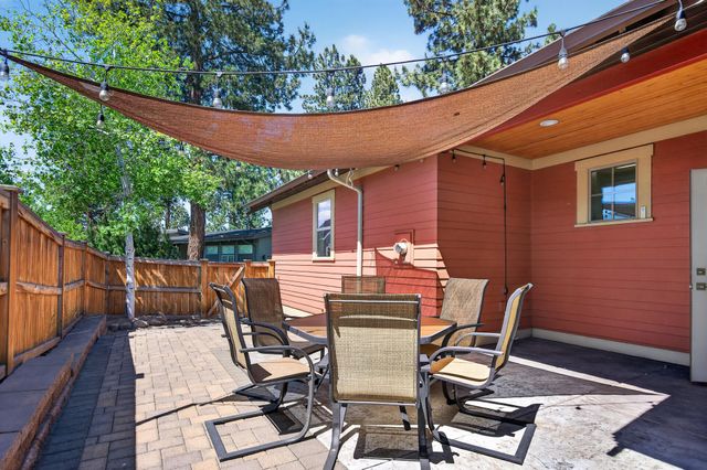 1517 NW Mt Washington Drive, Bend, OR 97703