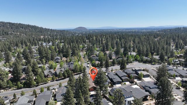 1517 NW Mt Washington Drive, Bend, OR 97703