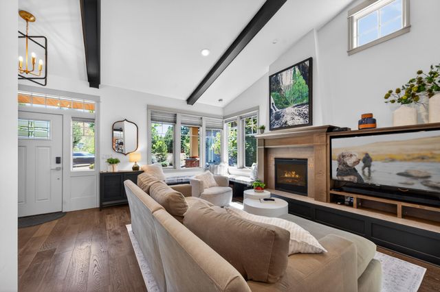 1517 NW Mt Washington Drive, Bend, OR 97703