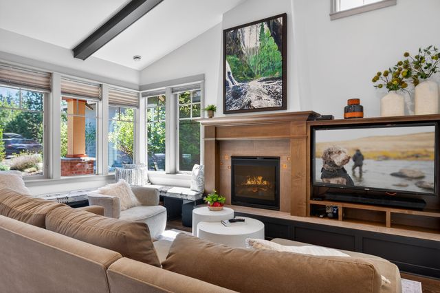 1517 NW Mt Washington Drive, Bend, OR 97703
