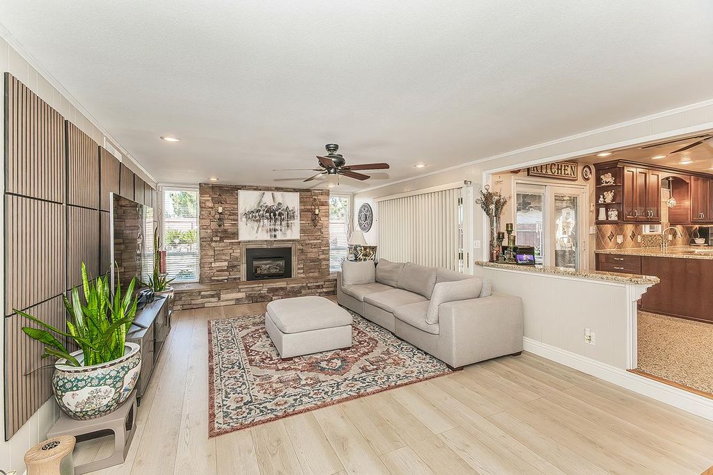 Image 10 of property listing at 5644 N Hazel Avenue, Fresno, CA 93711