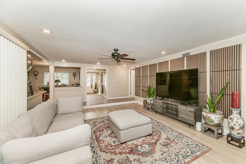 Image 11 of property listing at 5644 N Hazel Avenue, Fresno, CA 93711