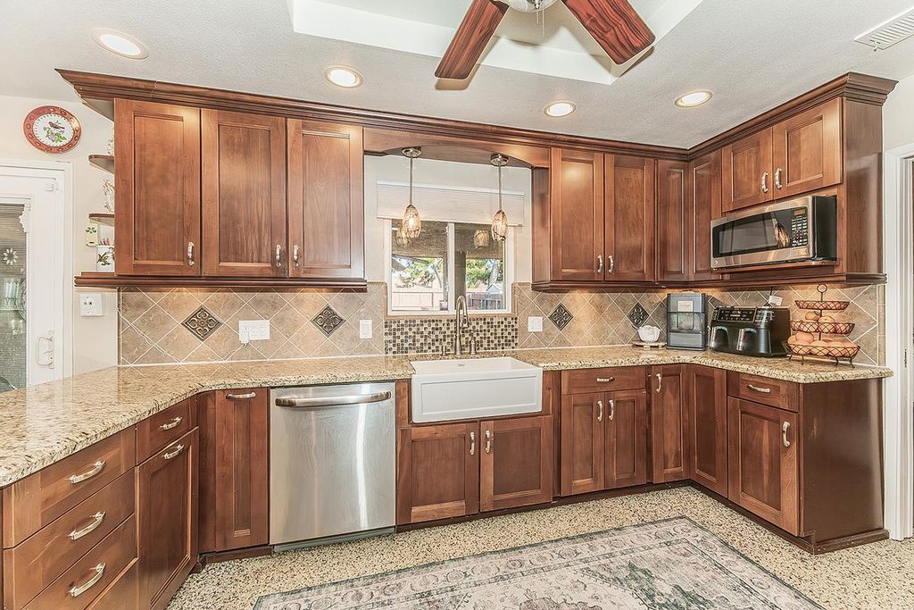 Image 20 of property listing at 5644 N Hazel Avenue, Fresno, CA 93711