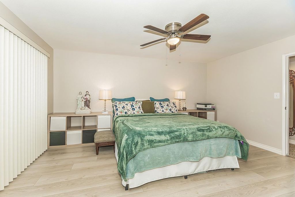 Image 27 of property listing at 5644 N Hazel Avenue, Fresno, CA 93711