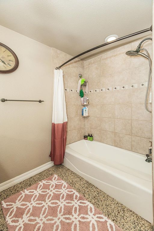 Image 37 of property listing at 5644 N Hazel Avenue, Fresno, CA 93711